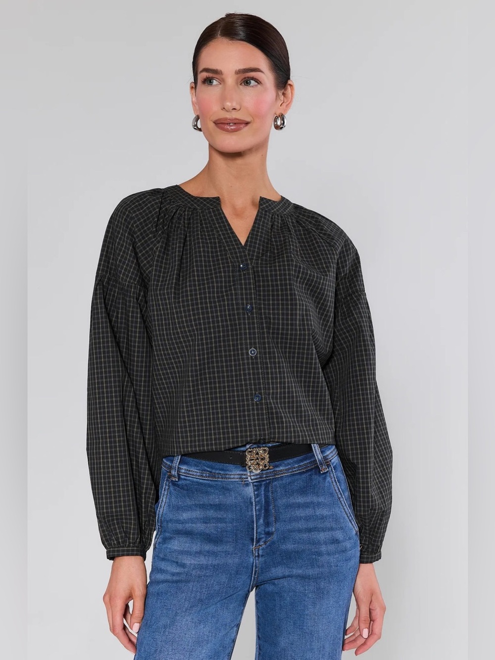 NWT AVARA Blouse 🖤